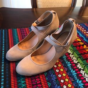 Beautiful wedge strappy pumps pre-loved condition